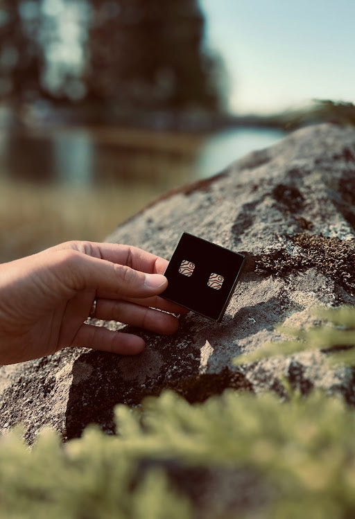 IVAN puiset nappikorvakorut koivuvanerista