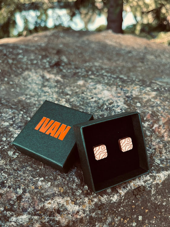 Kotimaiset puiset asusteet