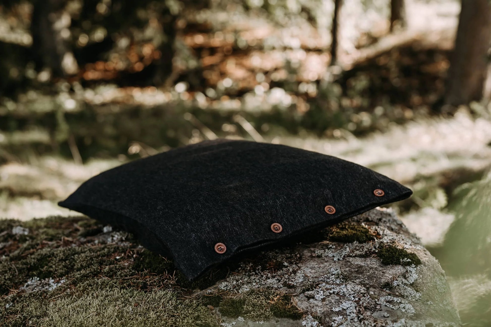 Merinvovillainen tummanharmaa tyynyliina