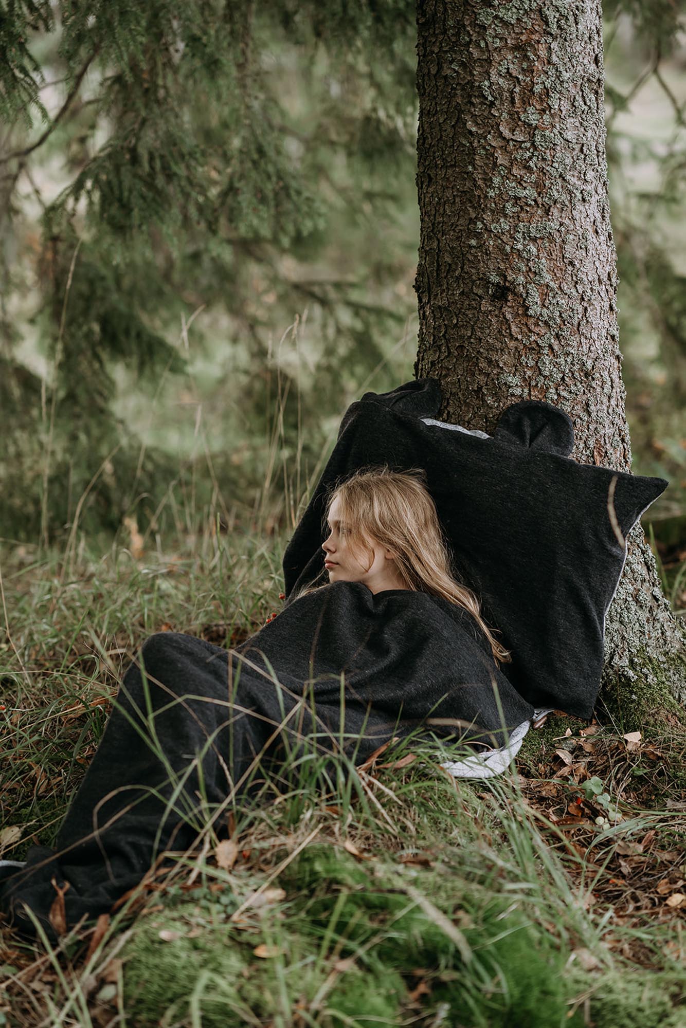IVAN merino wool napsack dark grey